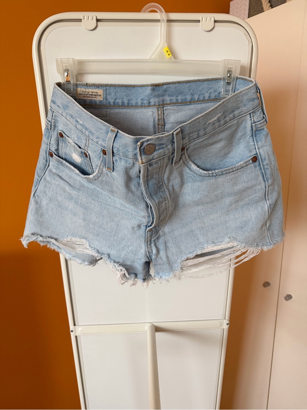 Levi’s Premium 501 light blue shorts W27
100% cotton
Worn twice, like new